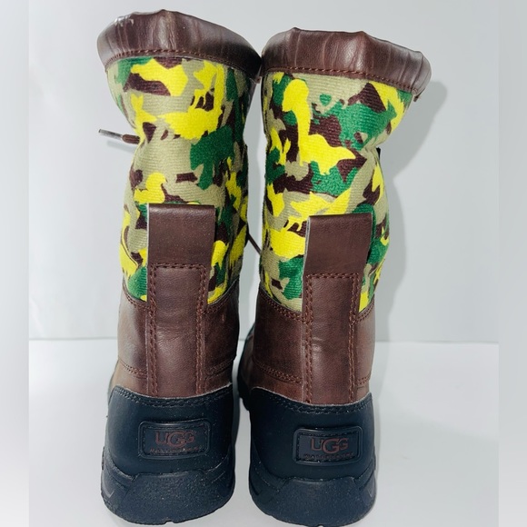 UGG KIDS YOUTH CAMO BOOTS WATERPROOF SIZE 1 SNOW BOOTS - Picture 6 of 7